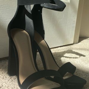 Black heels never worn